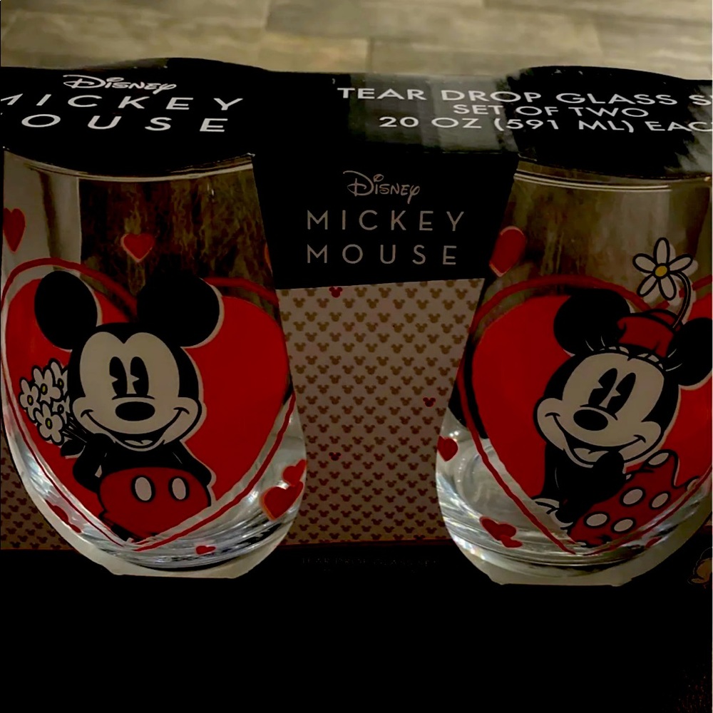 Mickey and Minnie glassware